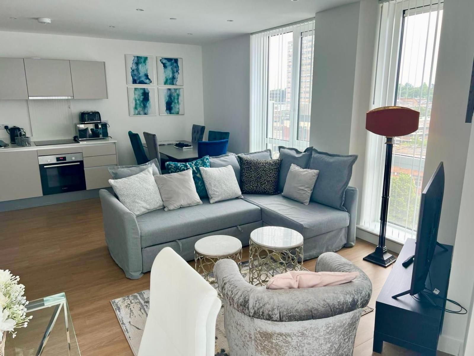 Spacious Urban Gem Apartment With Parking Bracknell Exteriör bild